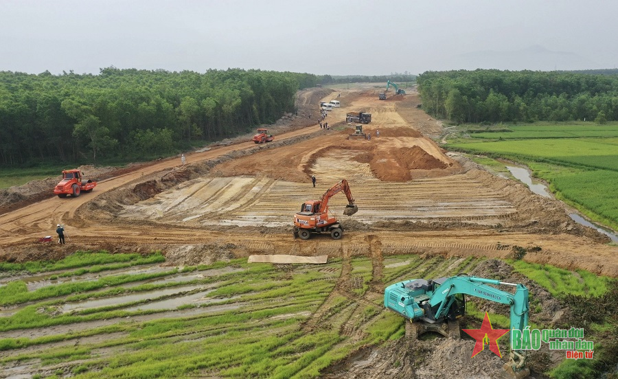  Cấp bách đáp ứng nguồn vật liệu cho dự án đường cao tốc Bắc - Nam